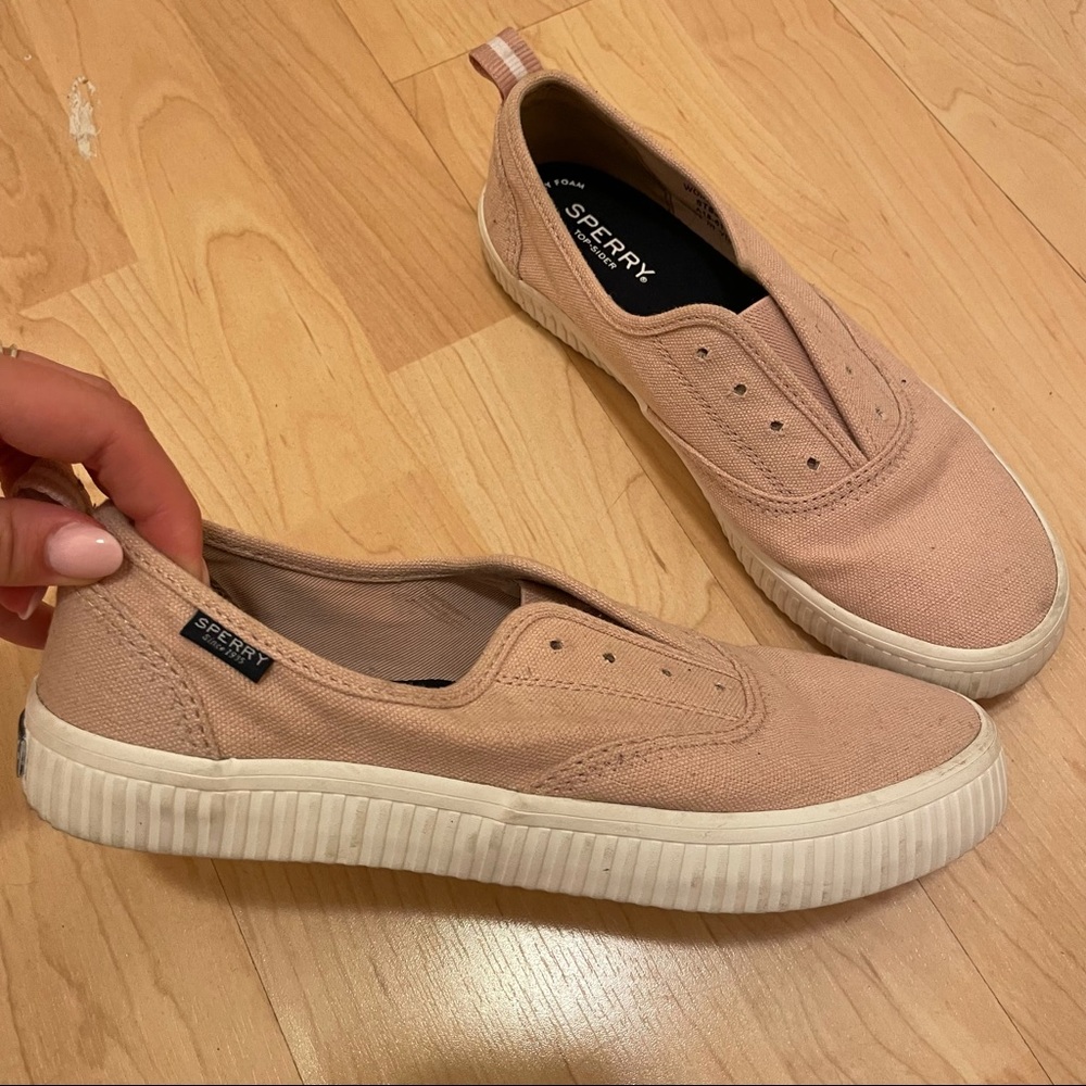 Sperry women’s sneaker in dusty pink
